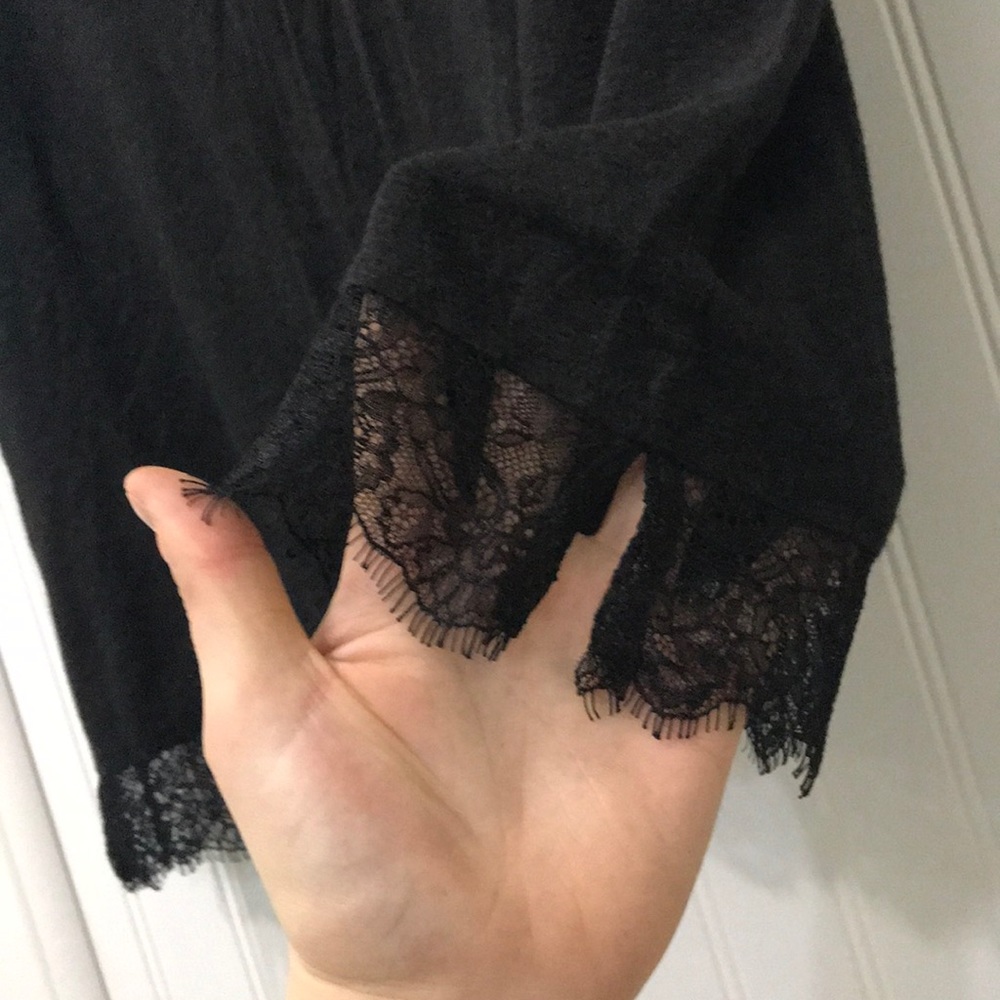 LOFT Lacy Tee - Picture 3 of 4